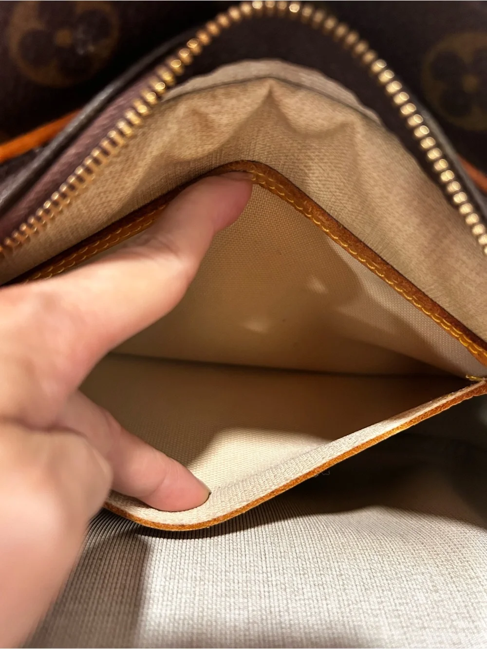 Authentic Louis Vuitton Monogram Canvas PM Reporter Bag
